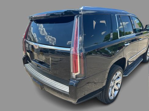 Used 2019 Cadillac Escalade Luxury AWD/4WD image 40