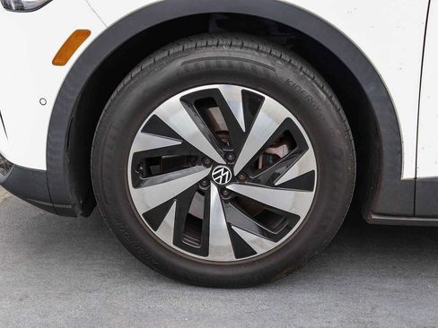 Used 2024 Volkswagen ID.4 2WD image 9