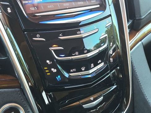 Used 2019 Cadillac Escalade Luxury AWD/4WD image 35