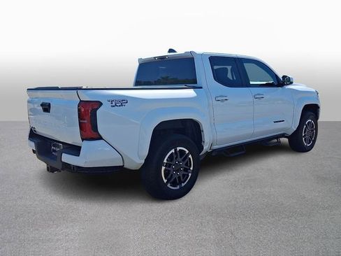 Used 2025 Toyota Tacoma TRD Sport AWD/4WD image 4