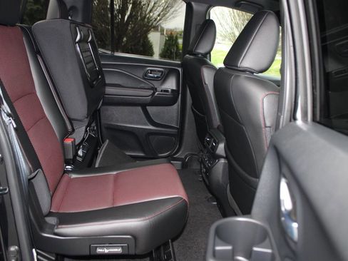 Used 2024 Honda Ridgeline Black Edition image 13