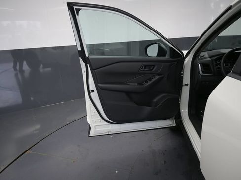 Used 2024 Nissan Rogue S FWD image 22