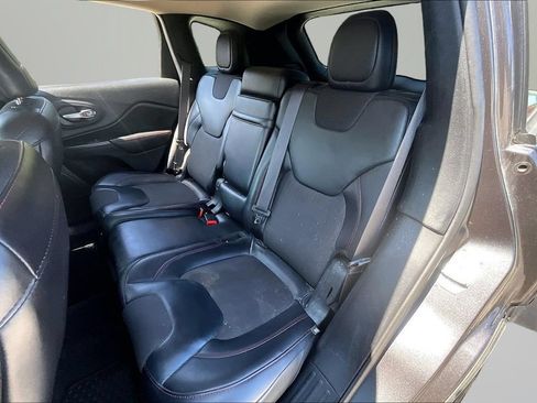 Used 2016 Jeep Cherokee Trailhawk w/ Cold Weather Group AWD/4WD image 21