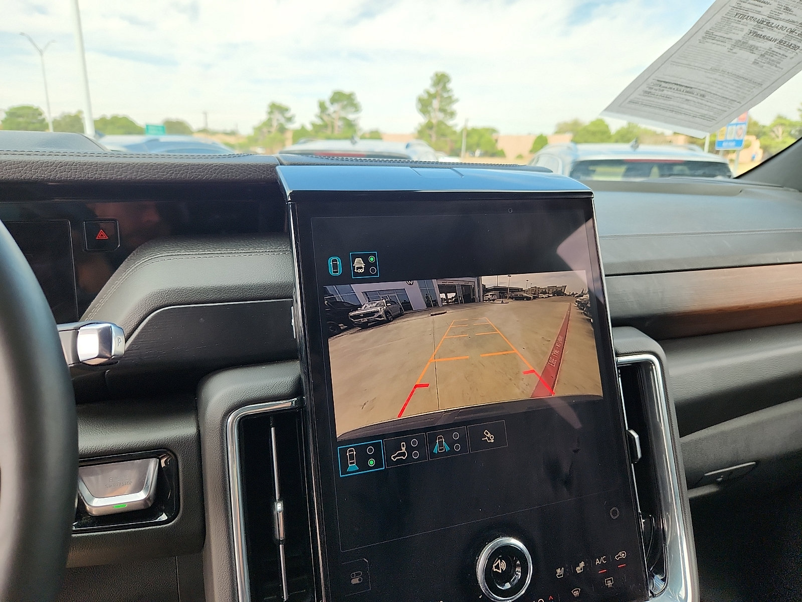 Used 2025 GMC Yukon Denali AWD/4WD image 18