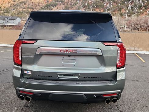 Used 2023 GMC Yukon XL Denali image 12