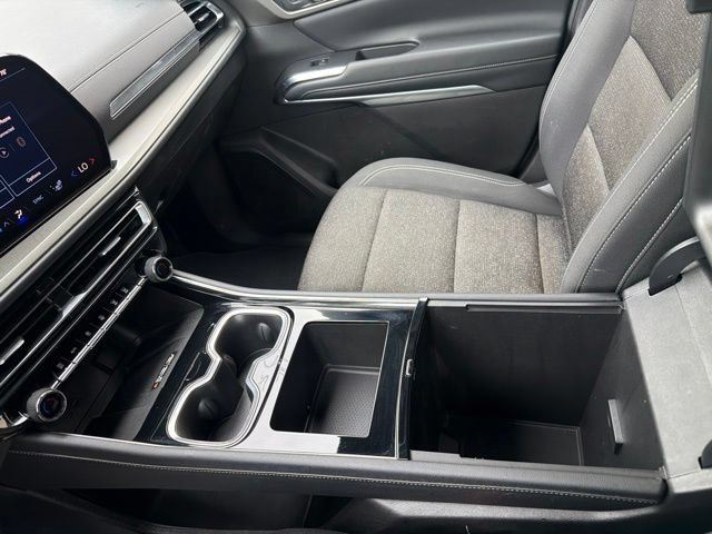 Used 2025 Chevrolet Traverse LT FWD image 15
