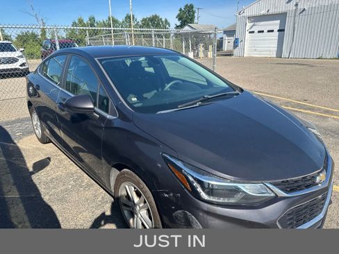 Used 2017 Chevrolet Cruze LT FWD image 8