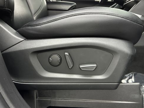 Used 2020 Ford Explorer XLT w/ Equipment Group 202A image 38