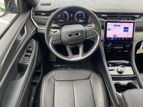 New 2025 Jeep Grand Cherokee Limited image 39