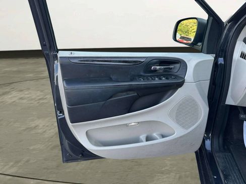 Used 2013 Dodge Grand Caravan SXT FWD image 12