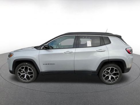 Used 2025 Jeep Compass Limited image 4