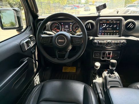 Used 2023 Jeep Gladiator Mojave AWD/4WD image 31