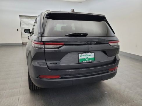 Used 2023 Jeep Grand Cherokee Altitude AWD/4WD image 6