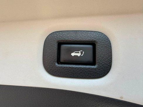 Used 2016 Nissan Rogue SL FWD image 40