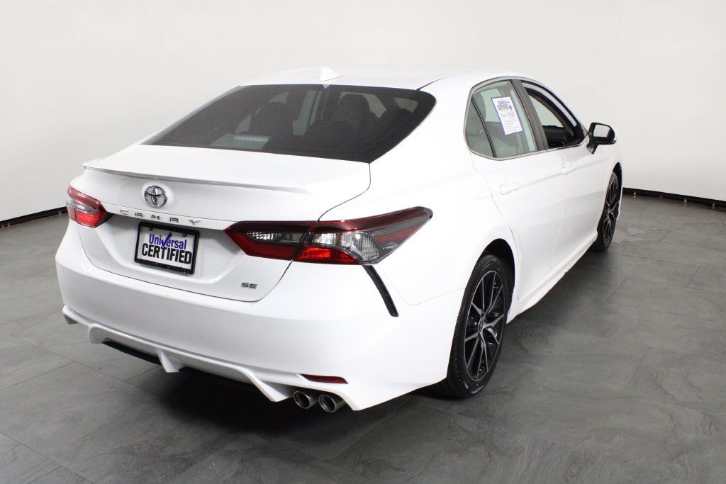 Used 2023 Toyota Camry SE FWD image 3