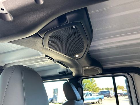 New 2025 Jeep Gladiator Mojave image 26