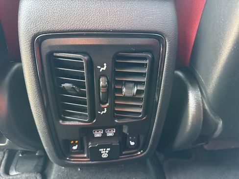 Used 2019 Dodge Durango R/T w/ Technology Group AWD/4WD image 15