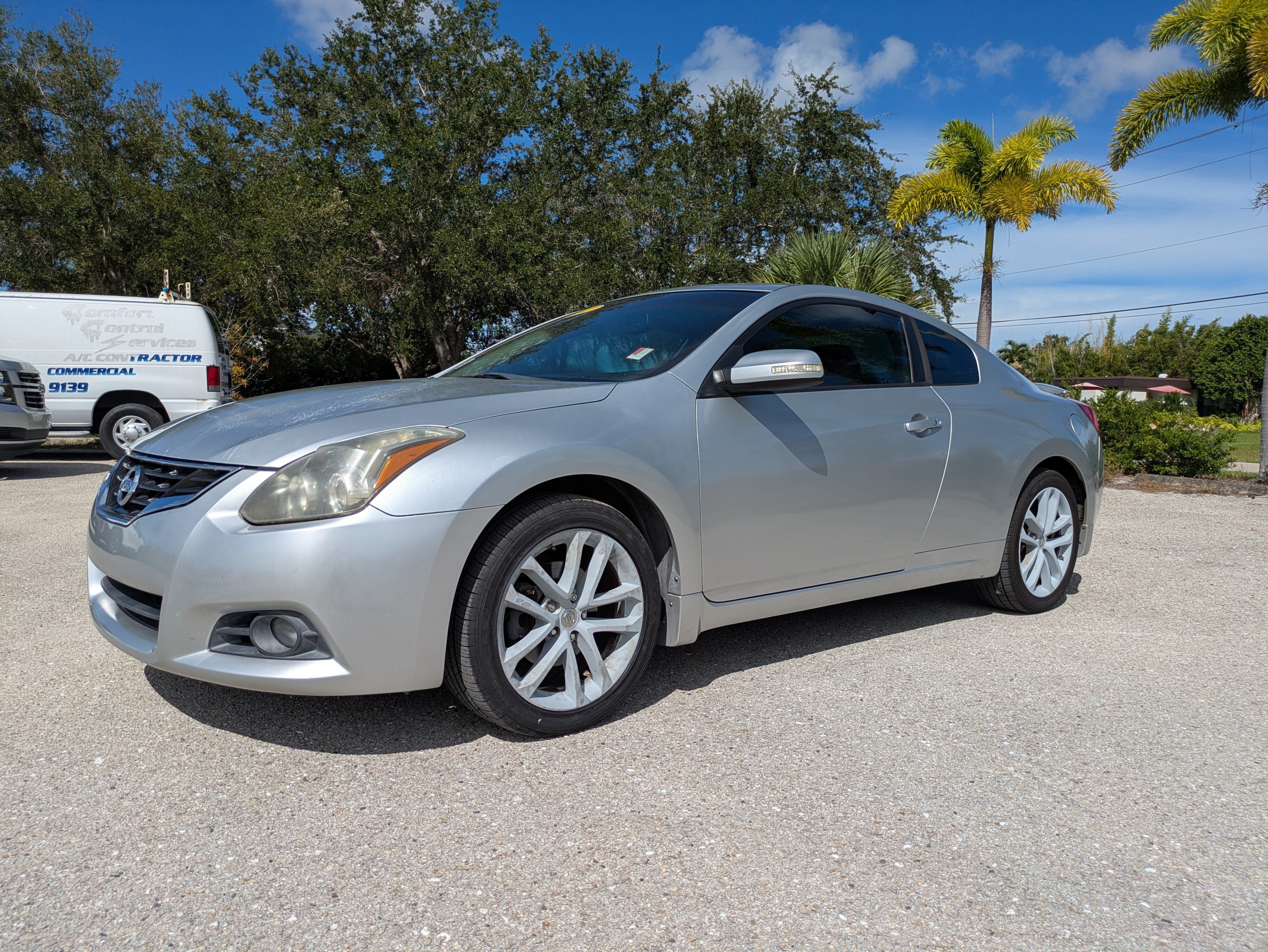 Used 2012 Nissan Altima 3.5 SR w/ 3.5SR Premium Pkg FWD image 11