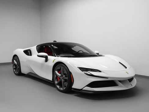 Certified 2021 Ferrari SF90 Stradale AWD/4WD image 5
