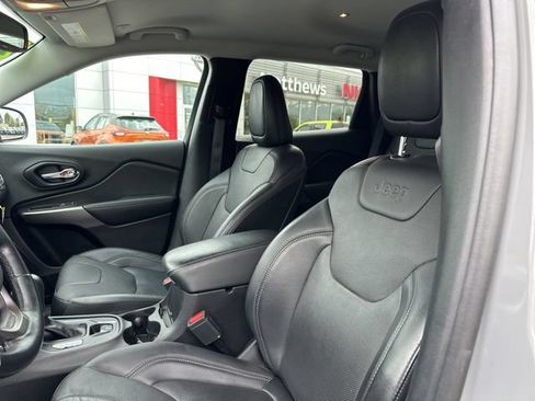 Used 2021 Jeep Cherokee Latitude Lux w/ Comfort/Convenience Group AWD/4WD image 11
