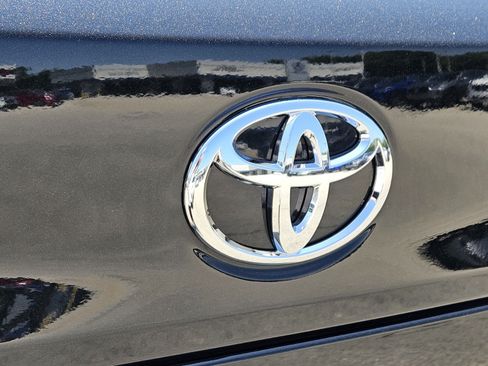 Used 2025 Toyota Corolla Cross L AWD/4WD image 15