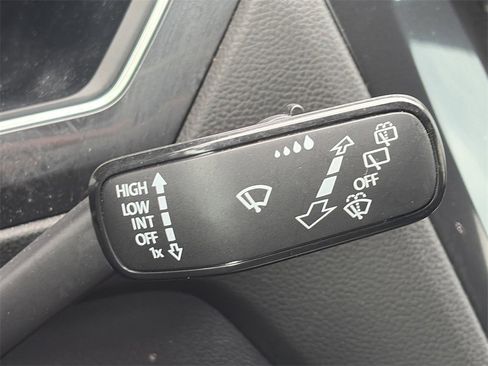 Used 2023 Volkswagen Tiguan SE R-Line image 13