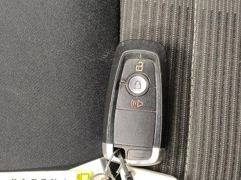 Used 2019 Ford Edge SEL image 32