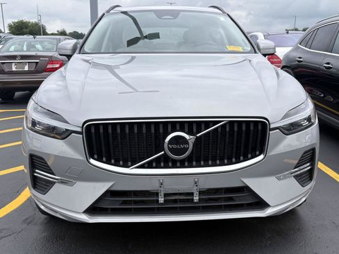 Used 2022 Volvo XC60 B5 Momentum w/ Climate Package AWD/4WD image 2