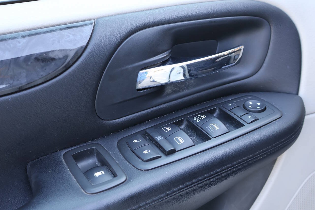 Used 2014 Dodge Grand Caravan SXT FWD image 9