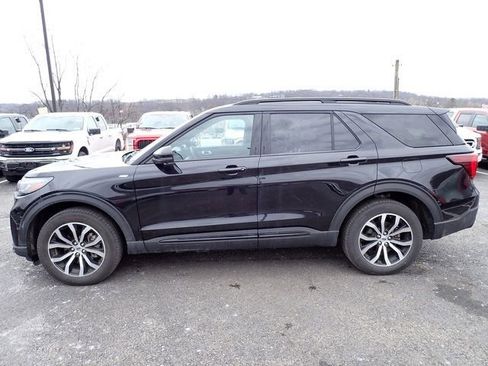 Used 2025 Ford Explorer ST-Line image 2