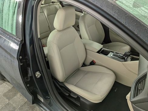 Used 2018 Buick Regal Preferred w/ Driver Confidence Package #1 image 30