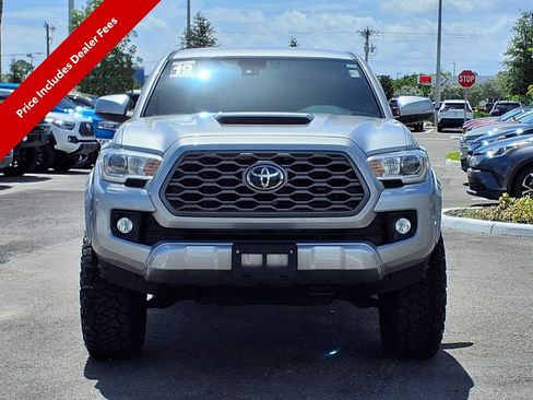 Used 2019 Toyota Tacoma TRD Sport w/ Technology Package RWD image 2