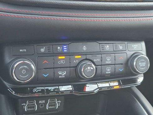 Used 2024 Dodge Durango GT image 17