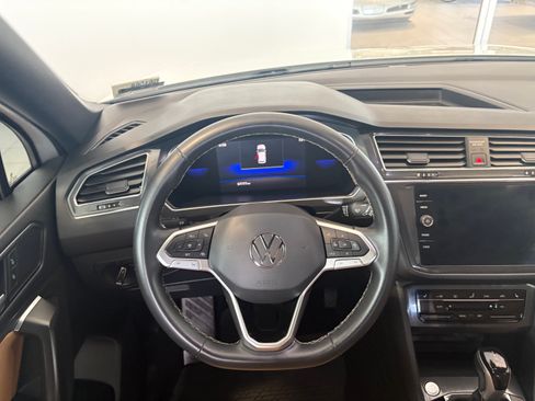 Used 2022 Volkswagen Tiguan SE AWD/4WD image 13