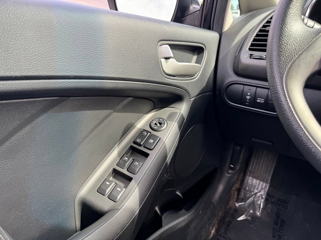 Used 2014 Kia Forte LX FWD image 28