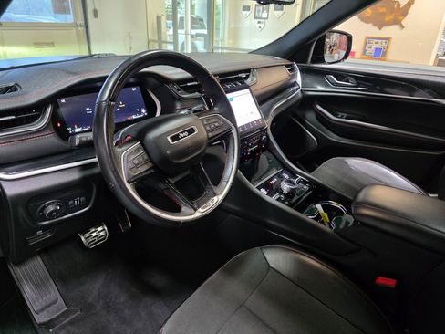 Used 2022 Jeep Grand Cherokee Trailhawk w/ Luxury Tech Group III AWD/4WD image 18
