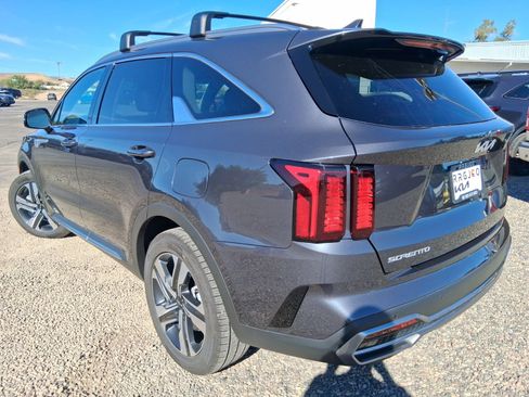 Used 2023 Kia Sorento EX AWD/4WD image 3