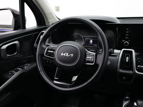 Used 2022 Kia Sorento S FWD image 32