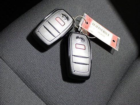 Certified 2025 Toyota Corolla Cross LE image 18