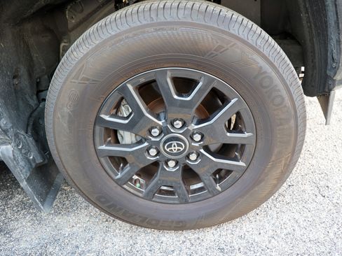 Used 2025 Toyota 4Runner SR5 AWD/4WD image 14