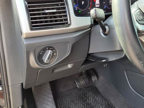 Used 2023 Volkswagen Atlas Cross Sport SE FWD image 19
