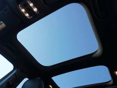 Used 2022 Mercedes-Benz GLB 250 image 16