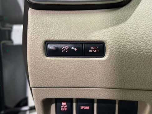 Used 2016 Nissan Rogue SV FWD image 40