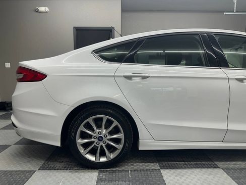 Used 2017 Ford Fusion SE FWD image 7