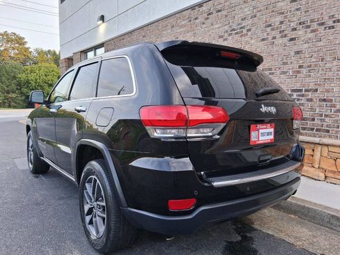 Used 2017 Jeep Grand Cherokee Limited RWD image 3