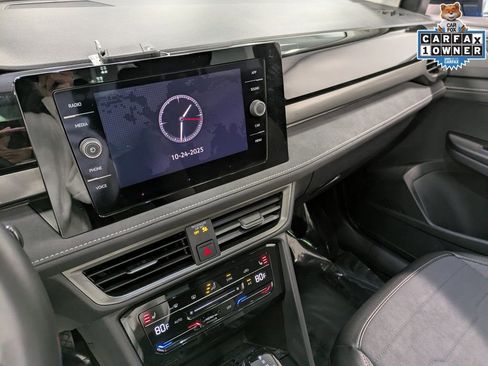 Used 2025 Volkswagen Taos SE image 13