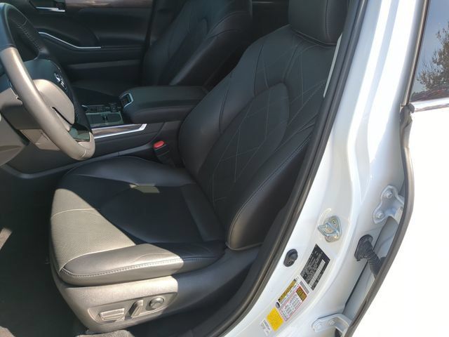 Used 2020 Toyota Highlander Platinum FWD image 23
