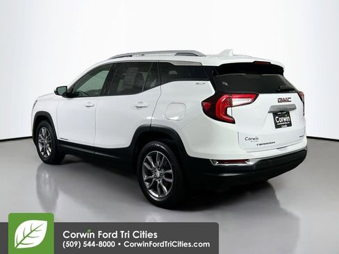 Used 2023 GMC Terrain SLT image 11