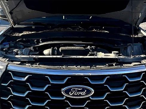 Used 2025 Ford Explorer Platinum w/ Ultimate Package image 29