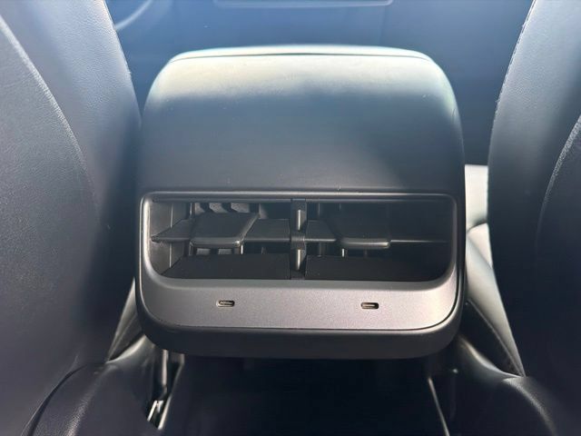 Used 2022 Tesla Model Y Performance AWD/4WD image 16